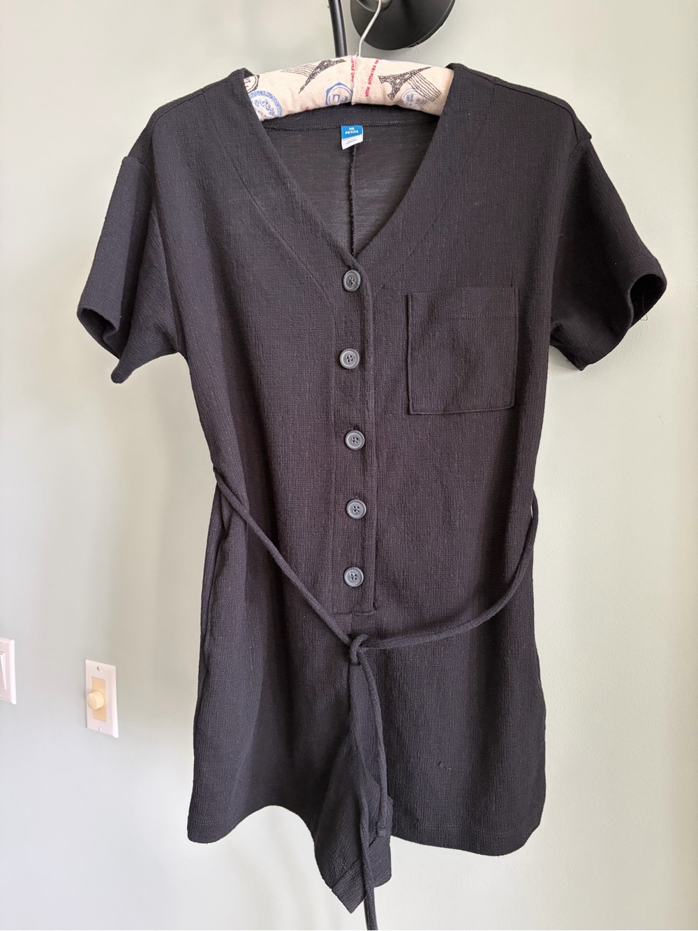 OLD NAVY
Textured-Knit Utility Short-Sleeve Romper